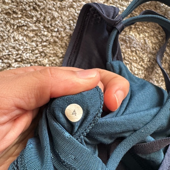 Lululemon navy tank with built in teal bra size 4 - Picture 6 of 6